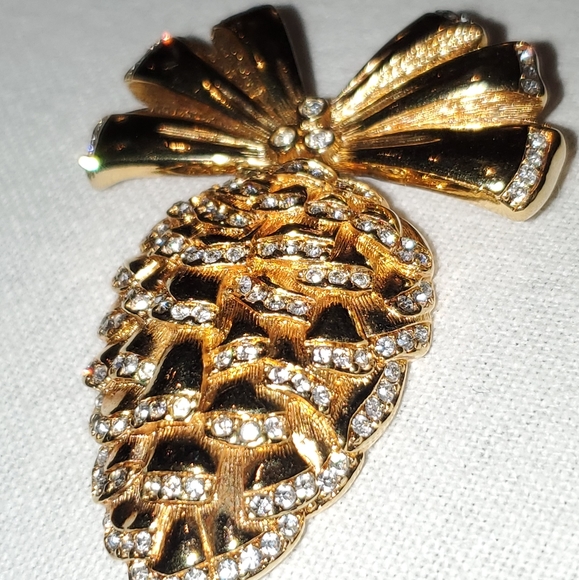 Swarovski Crystal Pinecone Gold Tone Brooch